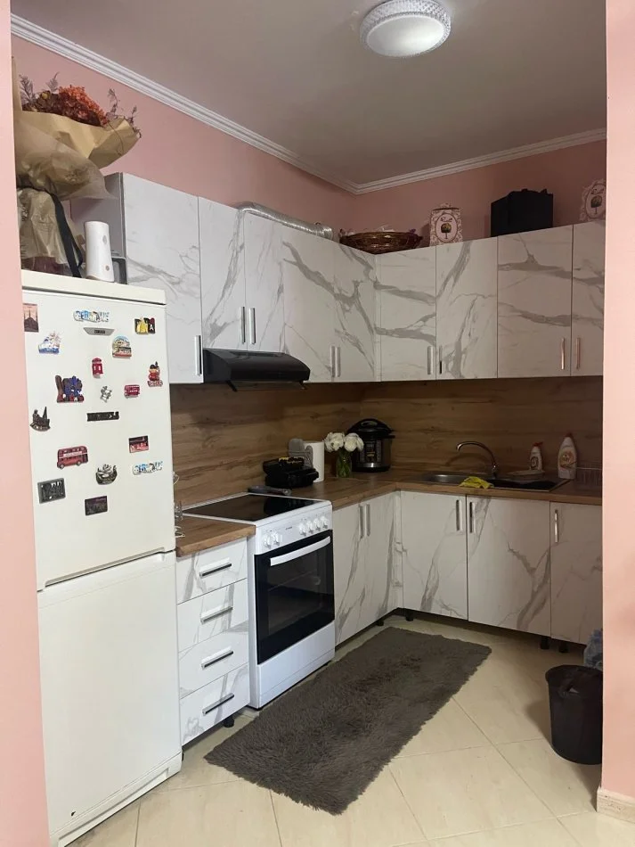 Tirane, jepet me qera 1+1 KOMUNA E PARISIT SIPER QENDRES KRISTAL CENTER Kati 2, 65 m² 550 EURO