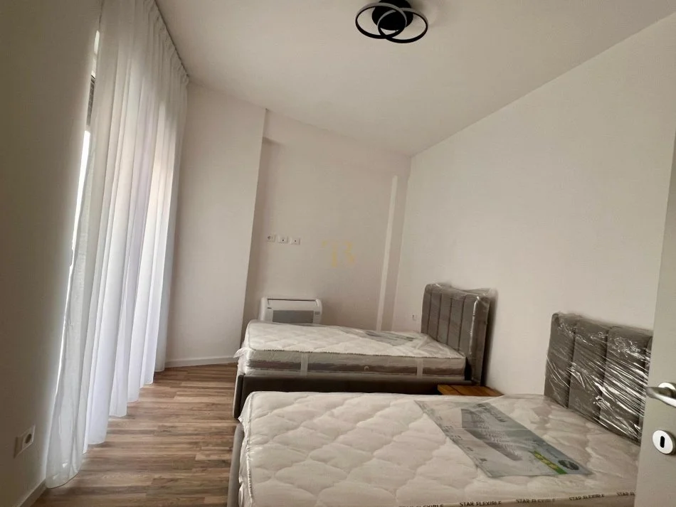 Tirane, jepet me qera apartament 2+1+Ballkon Kati 10, 100 m² 800 € 