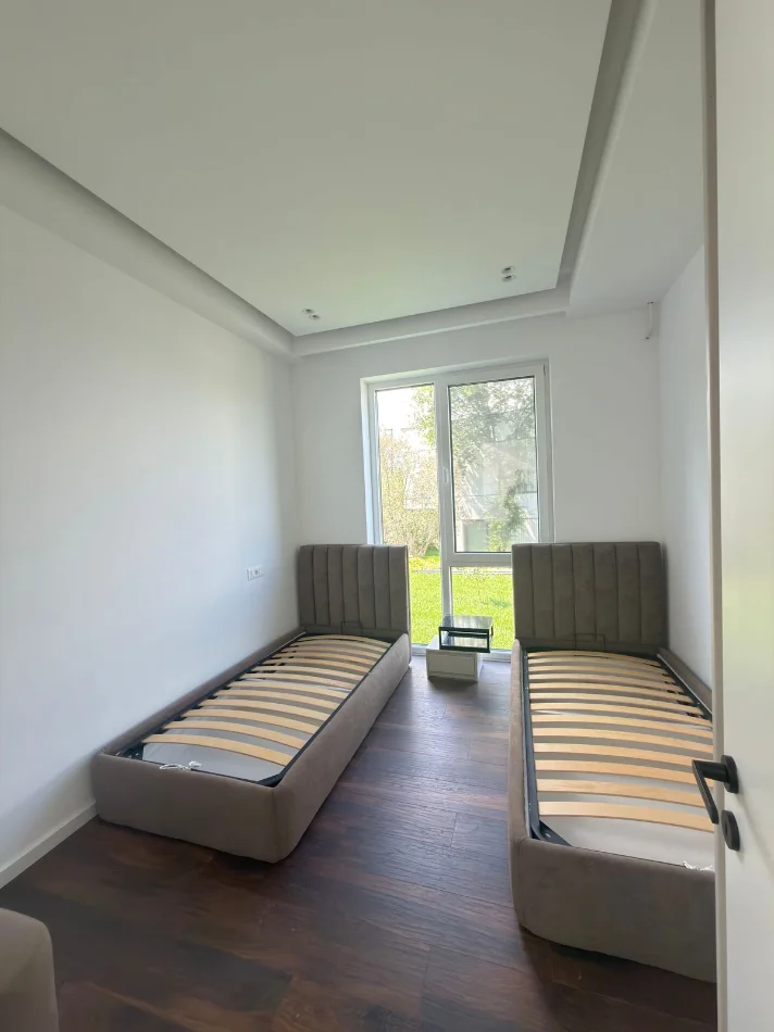 Tirane, jepet me qera apartament Vile 2 Katshe , 4.500 € 