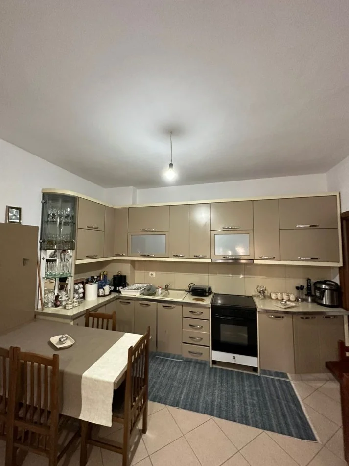 Tirane, shitet apartament 2+1+Ballkon Kati 5, 97 m² 110.000 € (Besim Alla)