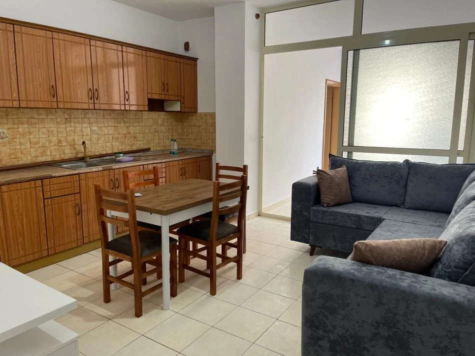 Durres, jepet me qera apartament 2+1+Ballkon , 80 m² 250 €