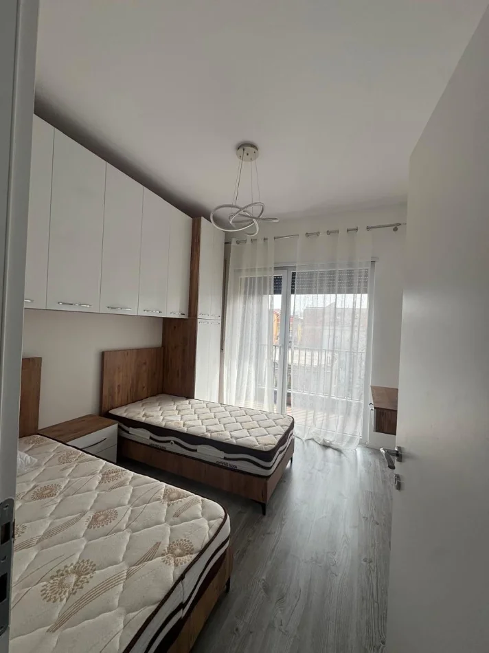 Tirane, shitet apartament 2+1 Kati 1, 191.000 € 