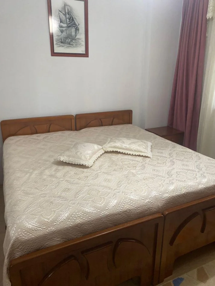 Tirane, jepet me qera apartament 2+1 , 500 €