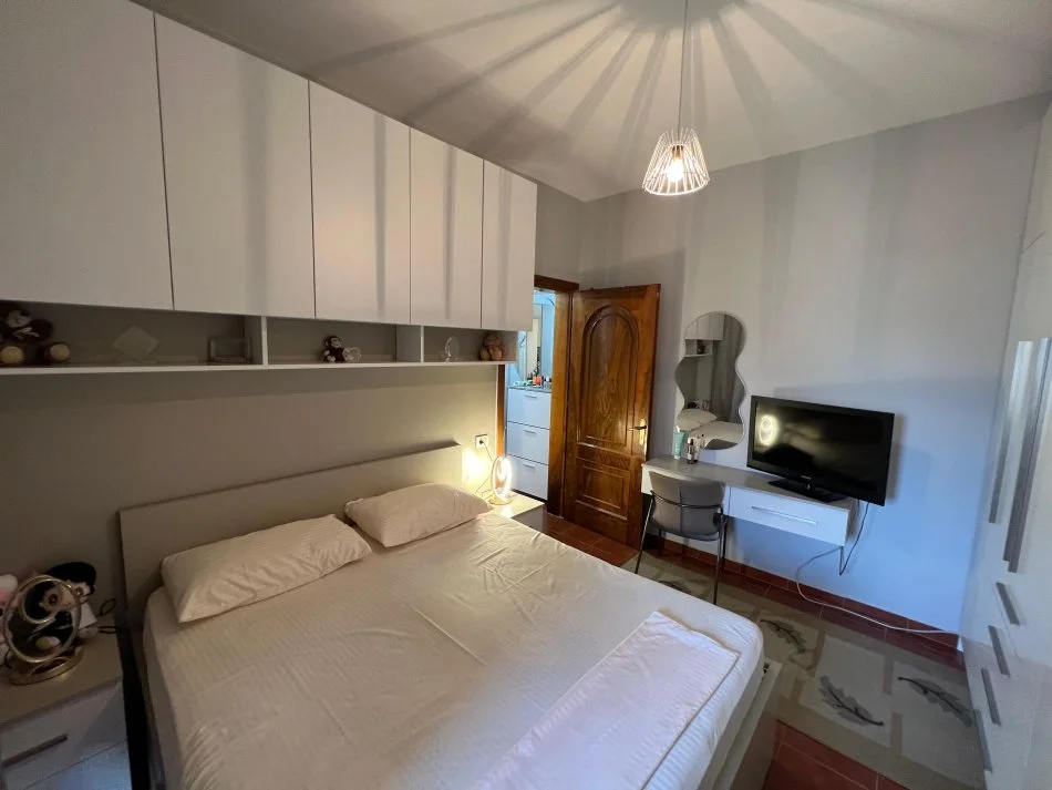 Tirane, jepet me qera apartament 1+1 Kati 3, 58 m² 500 € (Kryqezimi 21 dhjetori)