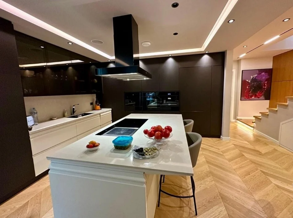 Tirane, shitet Vile 4+1 , 270 m² 1.000.000 € 