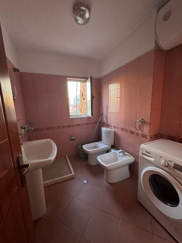 Tirane, jepet me qera apartament 2+1+A+BLK Kati 5, 85 m² 45.000 Leke (Tregu Cam)