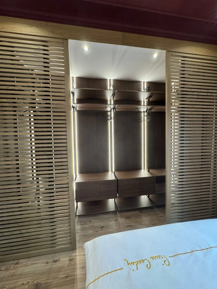 Tirane, jepet me qera apartament 1+1 Kati 5, 72 m² 1.200 € (kompleksi delijorgji)