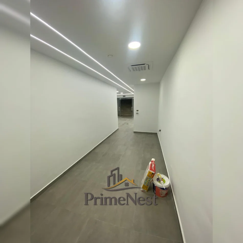Tirane, jepet me qera ambjent biznesi Kati -1, 