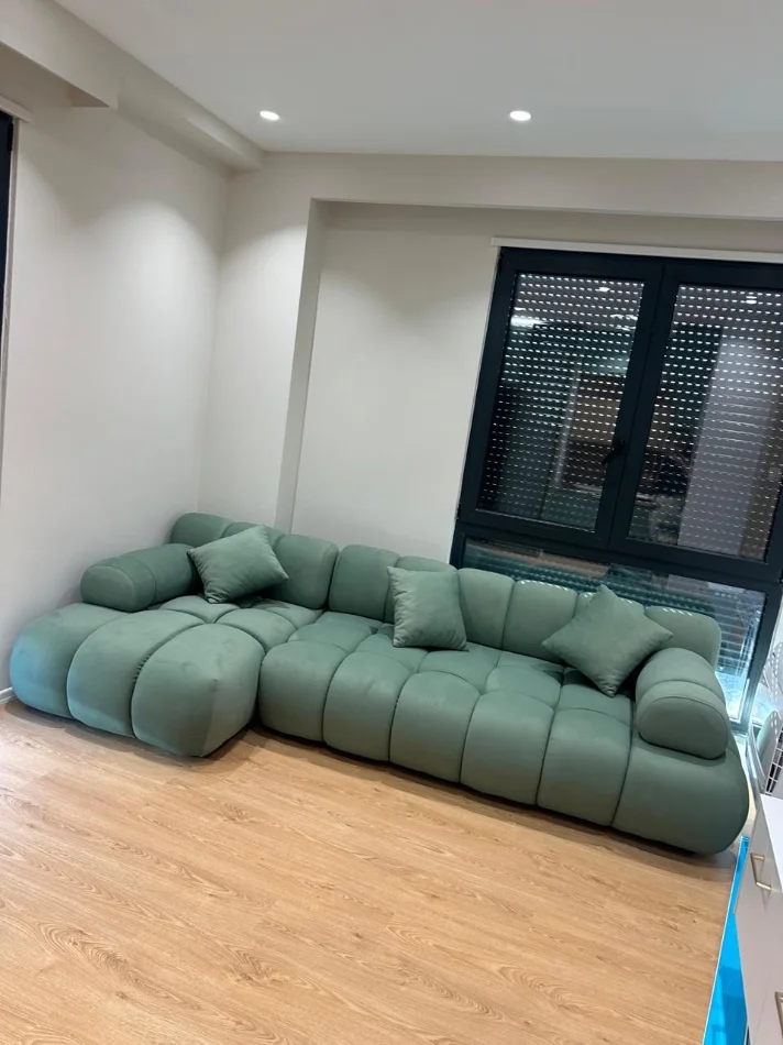 Tirane, jepet me qera apartament 2+1+Ballkon Kati 7, 100 m² 800 € 