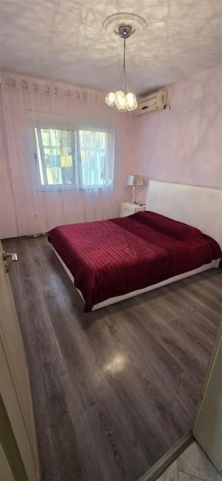 Tirane, jepet me qera apartament 1+1 Kati 3, 65 m² 600 € (Ish Ambasada Jugosllave)