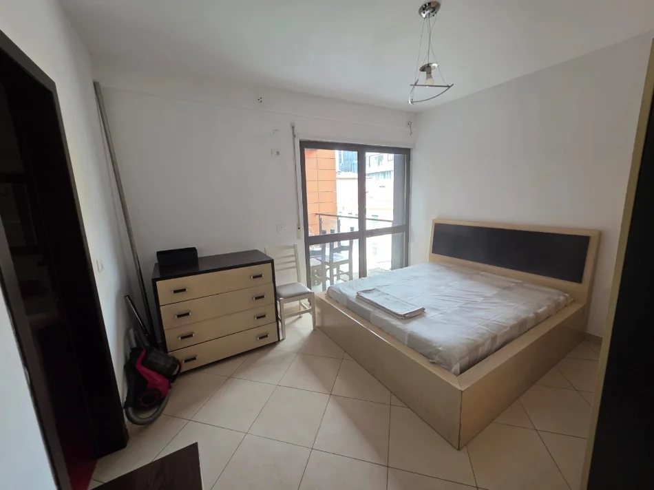 Tirane, jepet me qera apartament 2+1 Kati 2, 100 m² 650 € (Selvia ,Rruga e Dibres)
