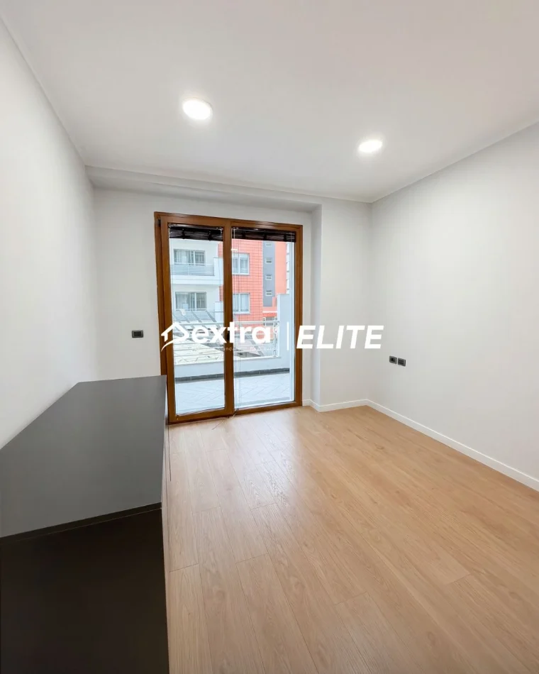 Tirane, jepet me qera zyre Kati 2, 180 m² 2.500 € (Hilton Garden Inn)