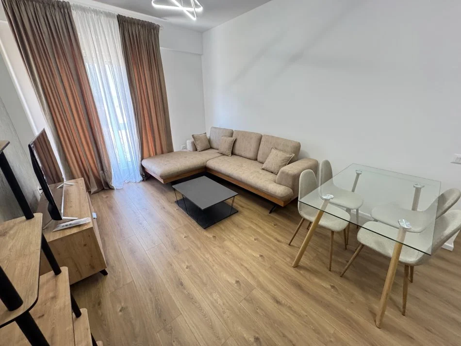 Tirane, jepet me qera apartament 1+1 Kati 2, 59 m² 450 € (Rezidenca Oxa)