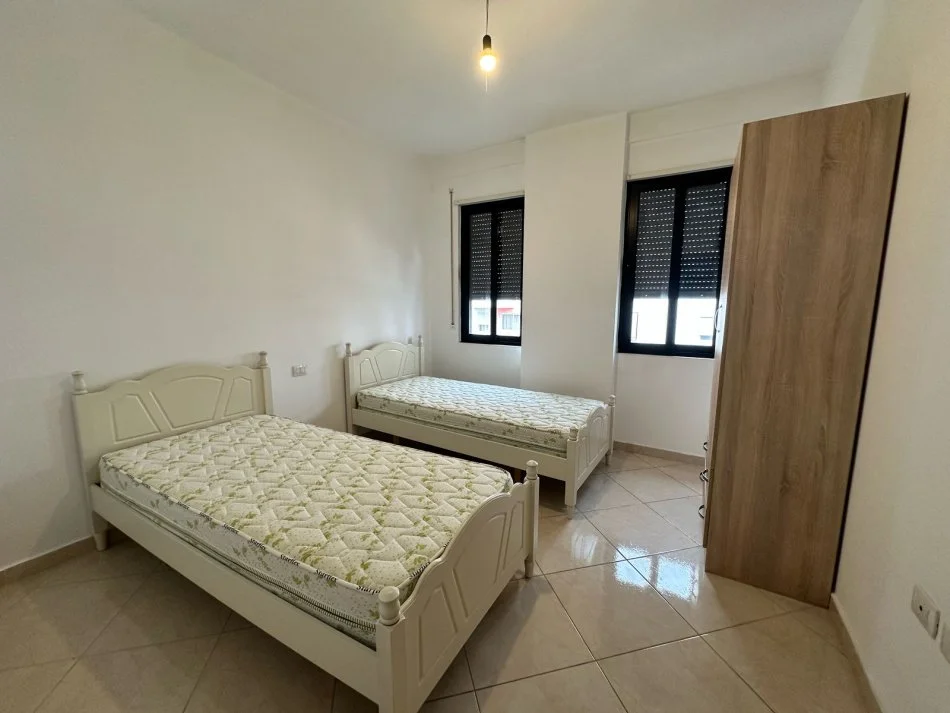 Tirane, jepet me qera apartament 2+1+Ballkon Kati 4, 98 m² 450 € (teodor keko)