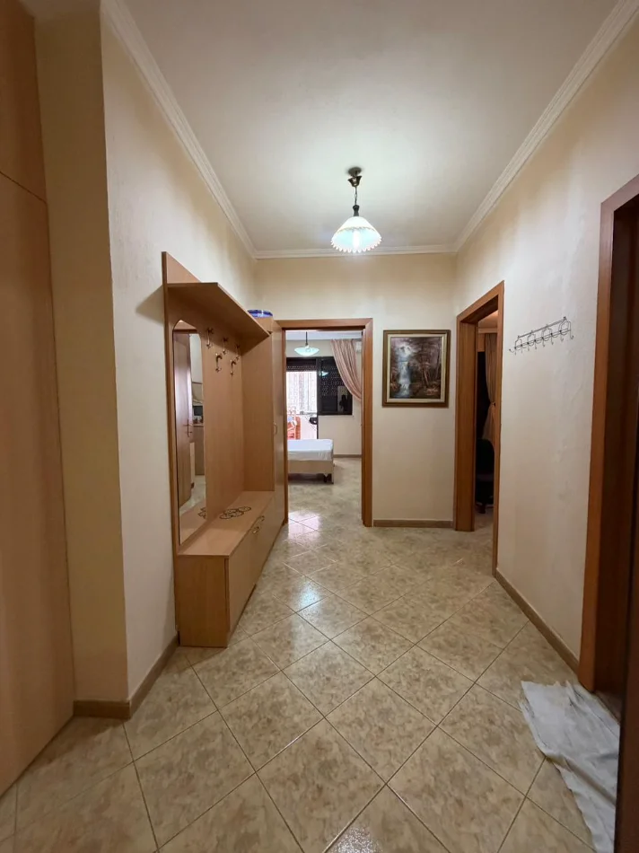 Durres, jepet me qera apartament 1+1+Ballkon Kati 3, 63 m² 350 € (plazh)