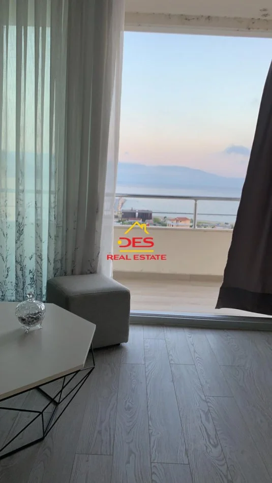 Vlore, jepet me qera apartament 2+1+Ballkon Kati 10, 90 m² 500 € (Rruga Irakli Pylli)