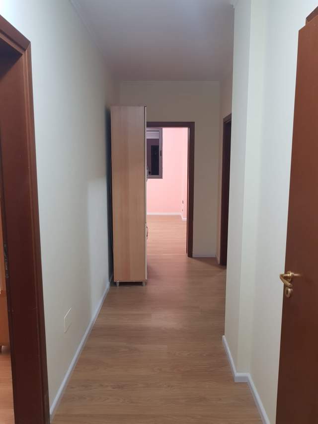 Tirane, jepet me qera ambjent biznesi Kati 10, 108 m² 600 Euro (Rruga Lidhja e Prizrenit)