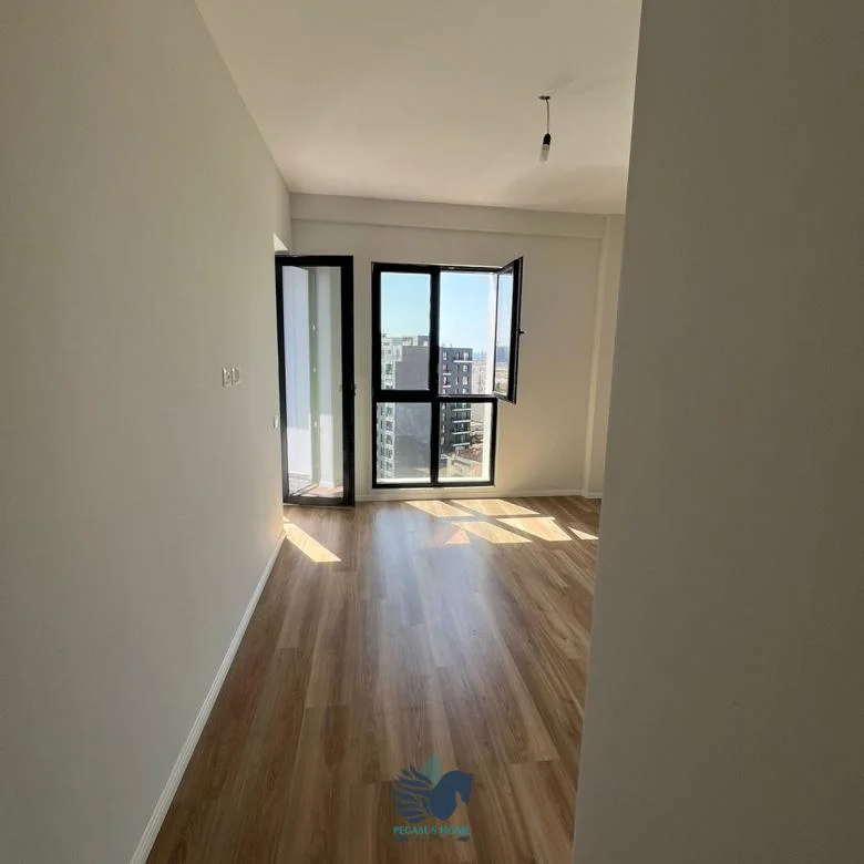Tirane, jepet me qera apartament 1+1+Ballkon Kati 7, 90 m² 500 € (Rruga Dibres)