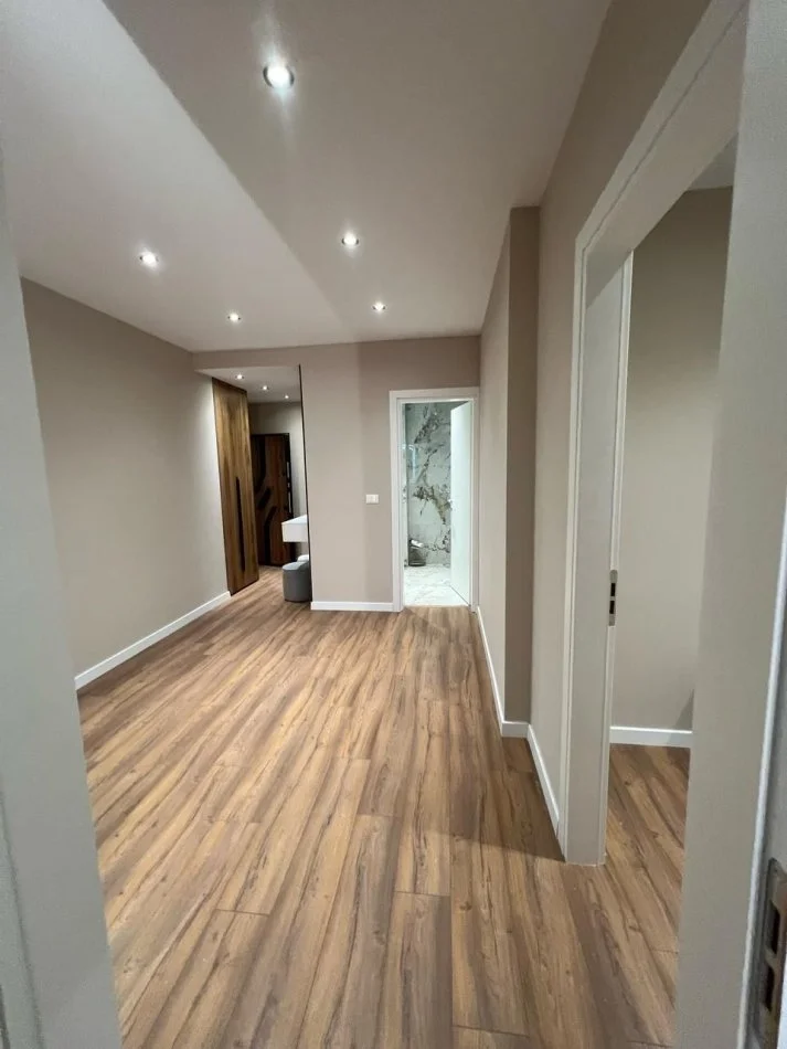 Tirane, jap me qera apartament 1+1 Kati 4, 600 € (Astir prane bar Artisti)