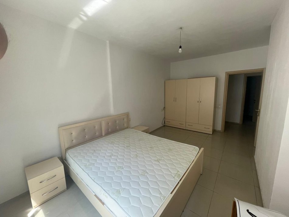 Tirane, jepet me qera apartament 2+1+Ballkon, Kati 3, 90 m² 400 € (Astir)
