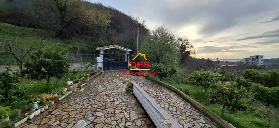 Vlore, jepet me qera shtepi 2+1+Ballkon Kati 1, 110 m² 350 € (Cerkovinë)