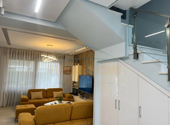 Durres, shitet Vile 2 Katshe Kati 1, 260 m² 450.000 € (Gjiri lalzit)