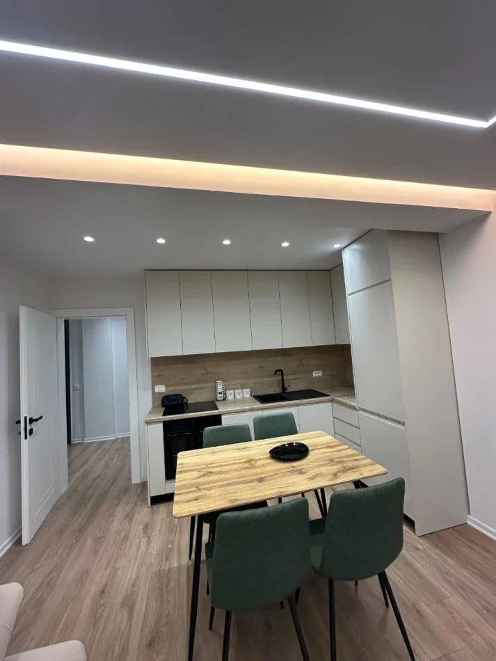 Tirane, jepet me qera apartament 2+1+Ballkon Kati 4, 90 m² 800 € (Bulevardi Zogu I)