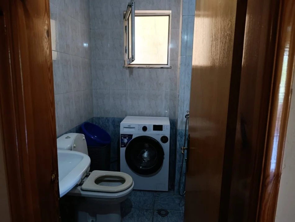 Tirane, jepet me qera apartament 2+1 Kati 3, 135 m² 500 € 