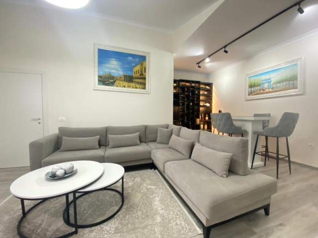 Tirane, jepet me qera apartament 1+1 Kati 3, 113 m² 500 Euro (JORDAN MISJA)