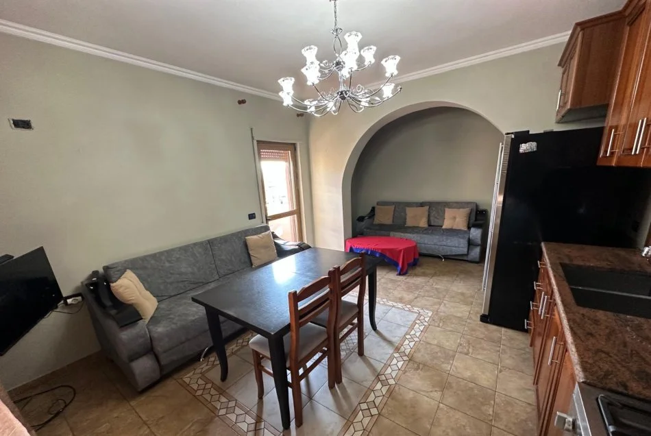 Tirane, jepet me qera apartament 2+1+Ballkon Kati 5, 90 m² 470 € (Zogu i Zi)