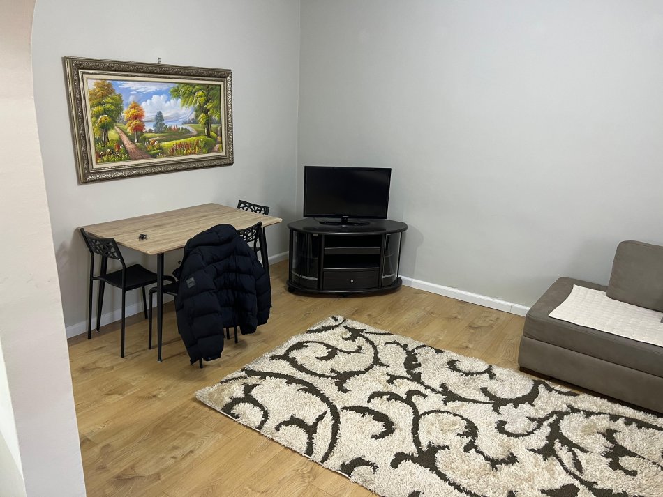 Tirane, jepet me qera apartament 1+1 Kati 4, 65 m² 470 € (Ish Parku i Autobuzave)