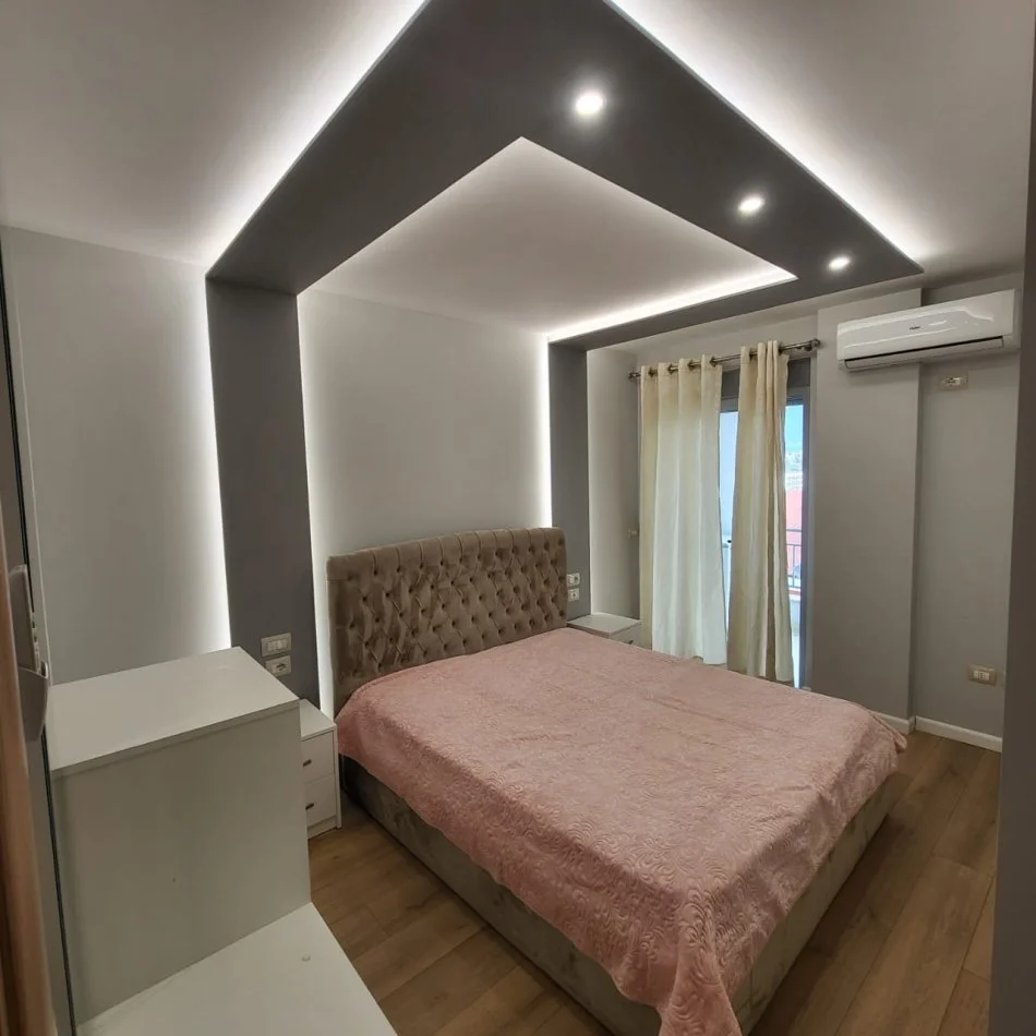 Tirane, jepet me qera apartament 1+1 , 70 m² 550 € (Liqeni i Thate)