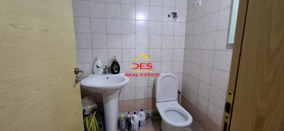 Vlore, shitet lokal Kati 0, 51 m² 110.000 € (Rruga Enver Jaho)