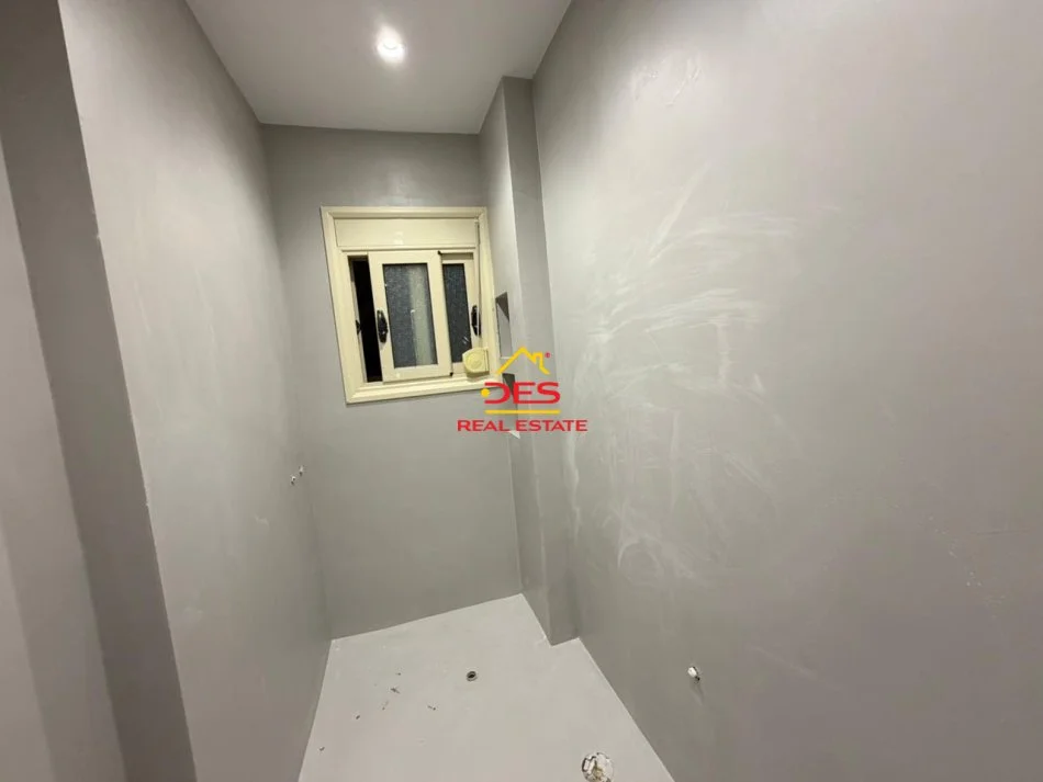 Vlore, shitet garsonier Kati 2, 43 m² 90.000 € (Rruga Dhimitër Konomi)