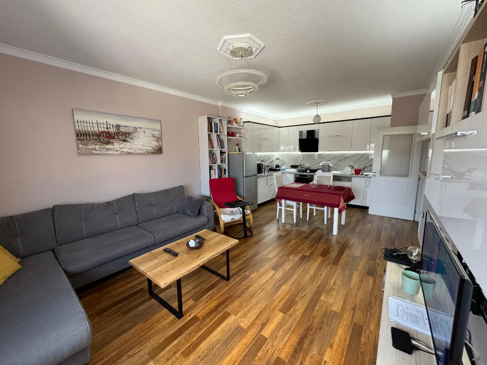 Tirane, jepet me qera apartament 1+1+Ballkon Kati 6, 75 m² 700 €
