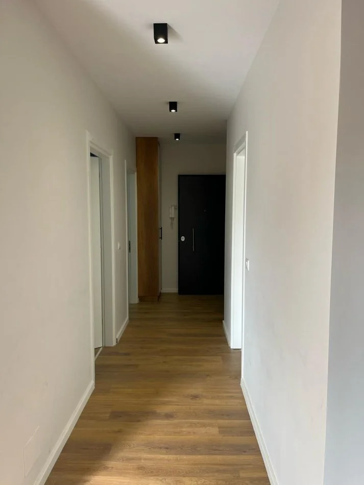 Tirane, jepet me qera apartament 2+1+Ballkon , 110 m² 800 € (Don Bosko)