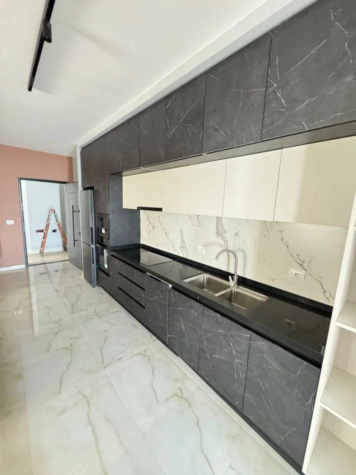 Tirane, jepet me qera apartament 1+1 Kati 2, 80 m² 700 € (APARTAMENT 1+1 ME QIRA TEK LIQENI I FARKES!)