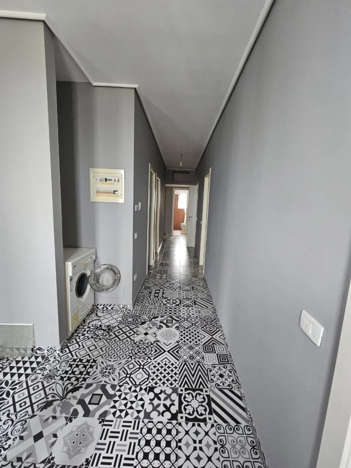 Tirane, jepet me qera apartament 3+1 Kati 3, 160 m² 560 € (rruga oso kuka)