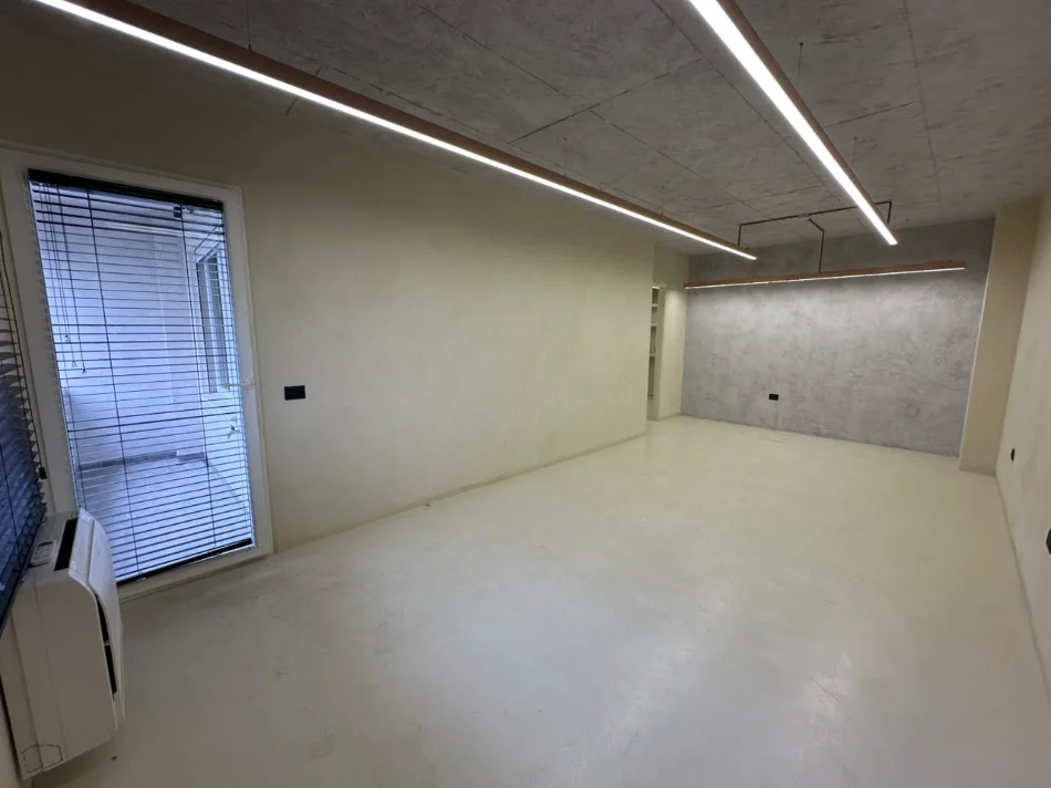 Tirane, jepet me qera ambjent biznesi Kati 1, 66 m² 800 € (Rruga Anton Lufi)