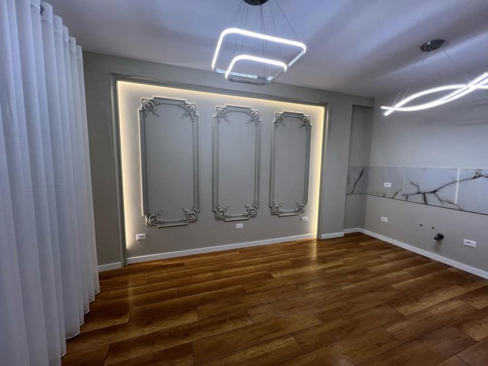 Tirane, shitet apartament 1+1+Ballkon Kati 4, 61 m² 135.000 € (Naim Frasheri)