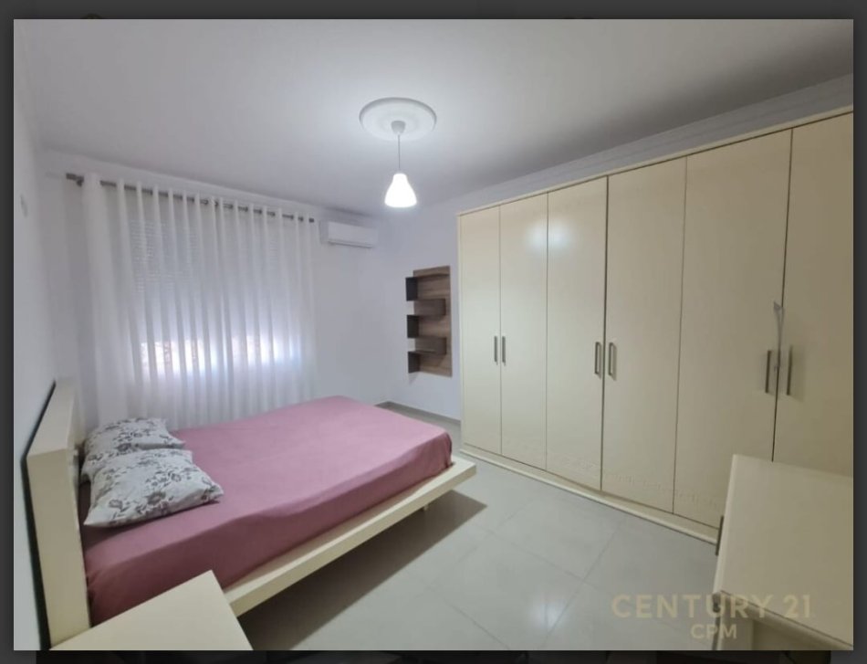 Tirane, jepet me qera 3+1+Aneks+Ballkon Kati 3, 140 m² 700 € 