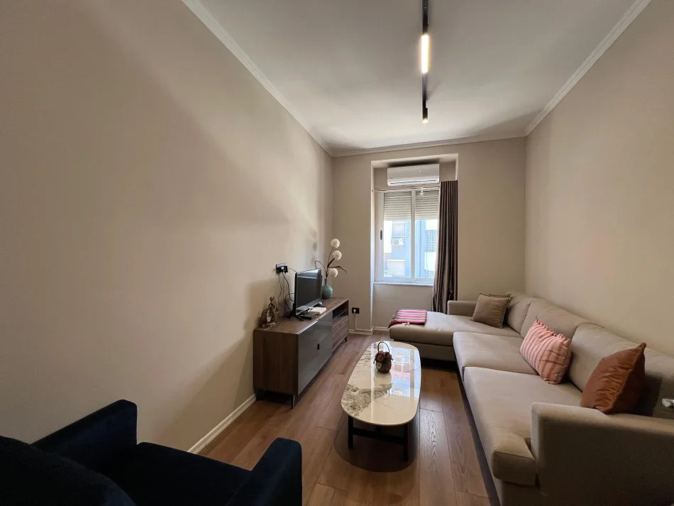 Tirane, jepet me qera apartament 1+1+Aneks Kati 2, 68 m² 750 € (”Shallvaret”- Tiranë.)