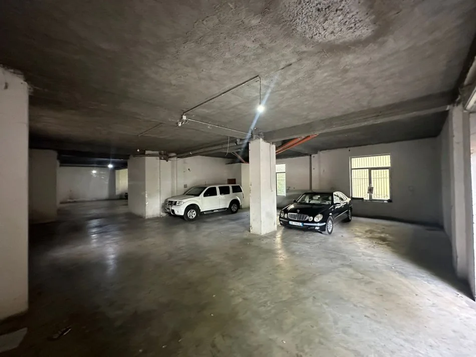 Tirane, jepet me qera ambjent biznesi Kati -1, 332 m² 1.300 € (Kodra e Diellit)