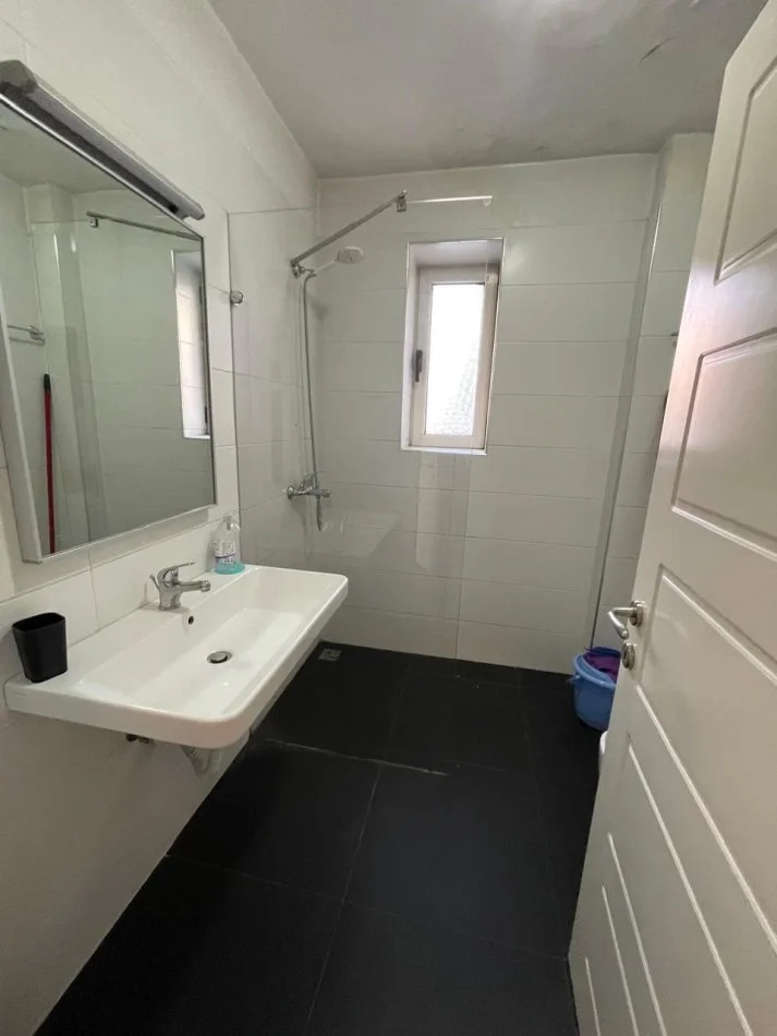 Tirane, jepet me qera 1+1 , (Rruga e Salës)