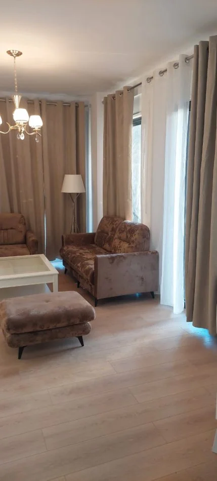 Tirane, jepet me qera apartament 2+1+Ballkon Kati 6, 80 m² 650 €