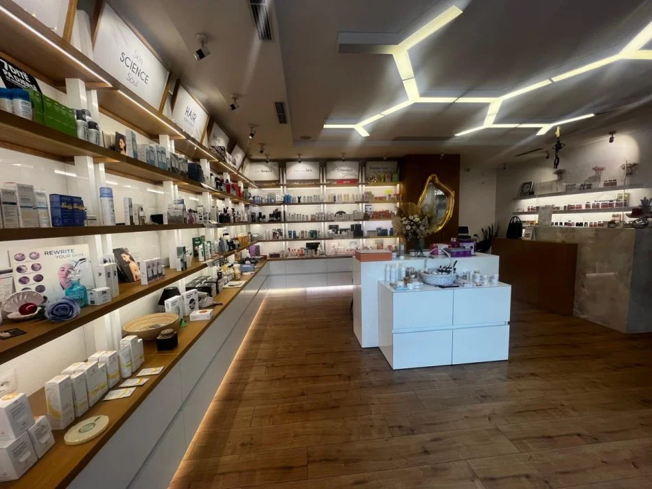 Tirane, jepet me qera dyqan Kati 0, 110 m² 1.200 € (Rruga Kongresi i Lushnjes)