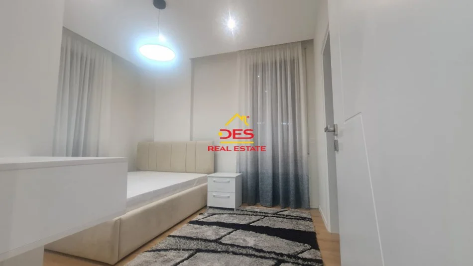 Tirane, jepet me qera apartament 2+1+Ballkon Kati 5, 90 m² 800 € (Rruga Marie Kraja)