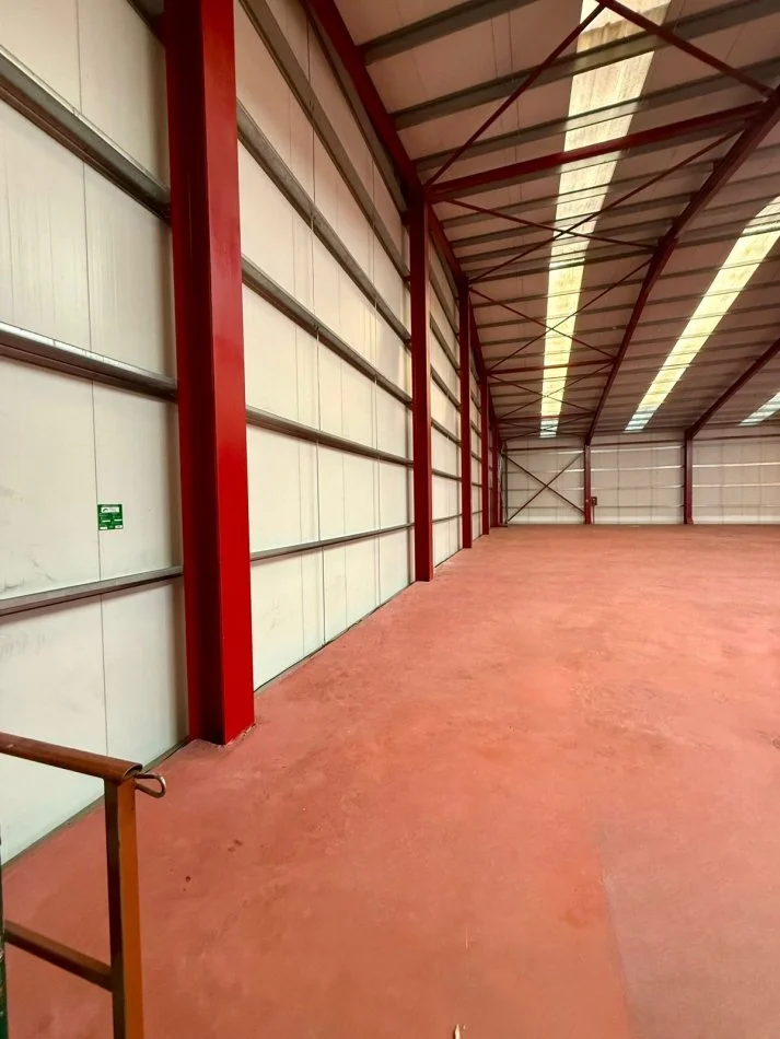 Tirane, jepet me qera magazine Kati 2, 1.500 m² 4.500 € (VAQARR)