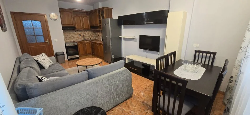 Tirane, jepet me qera apartament 1+1 Kati 7, 60 m² 500 € 