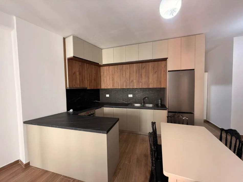 Tirane, shitet 2+1+Ballkon Kati 5, 89 m² 147.000 € (Unaza e Re)